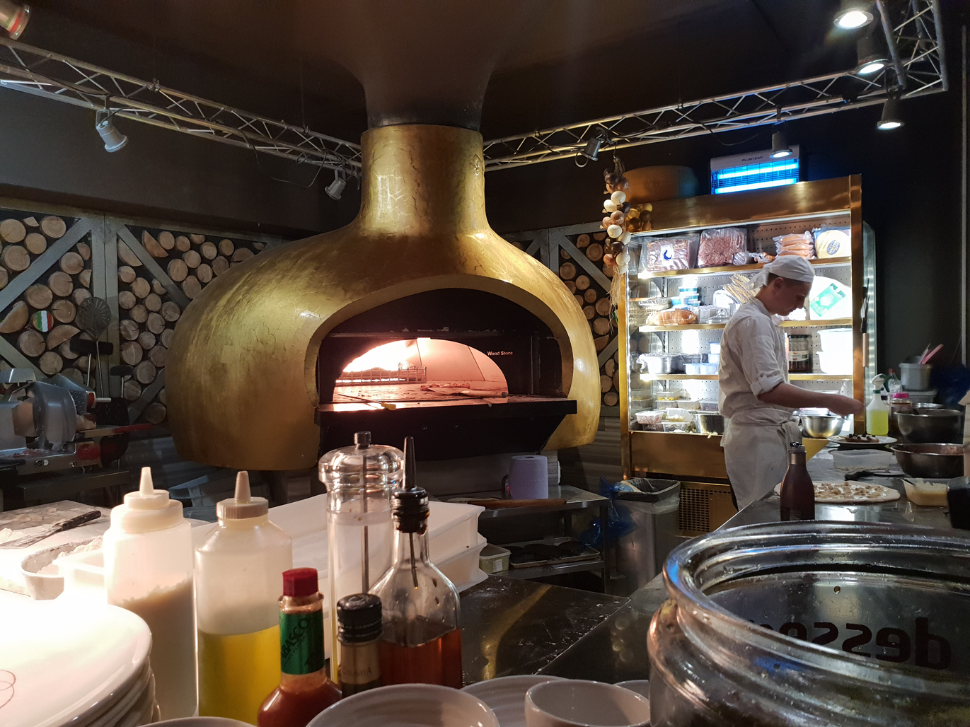 Pizza oven